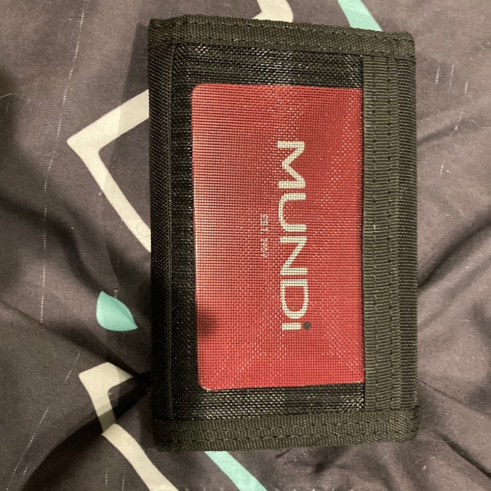 Mundi mens wallet brand new condition